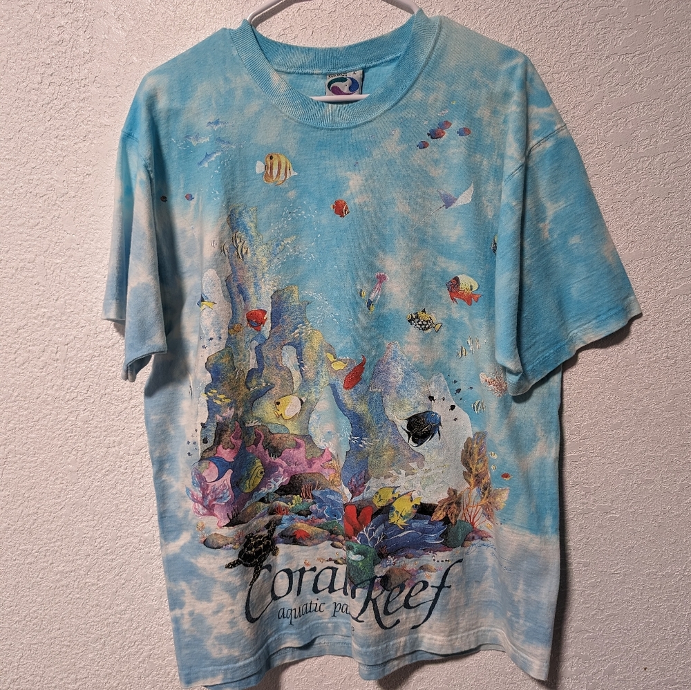 Vintage Coral reef liquid blue